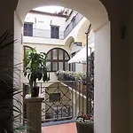 בית הארחה Maison Tofani 4*